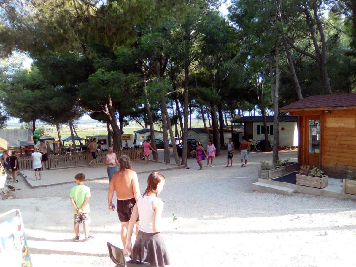 Camping Le Bois De Pins Salses-le-Château Exterior foto
